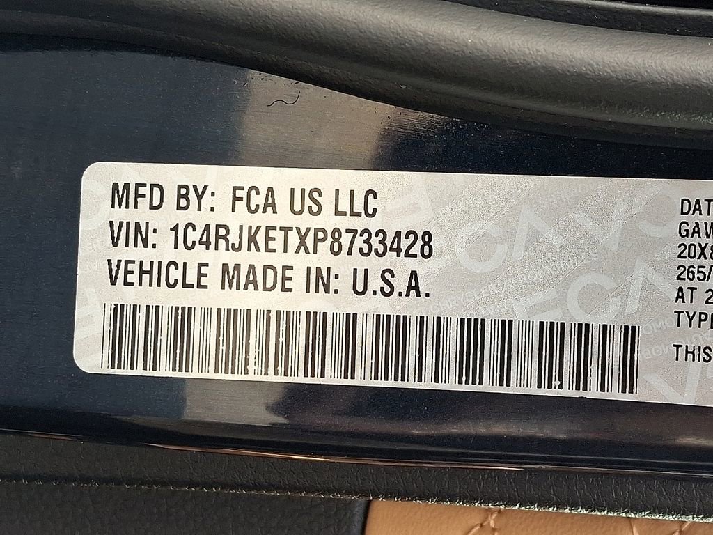 Used 2023 Jeep Grand Cherokee L Summit w/ Luxury Tech Group V image 35