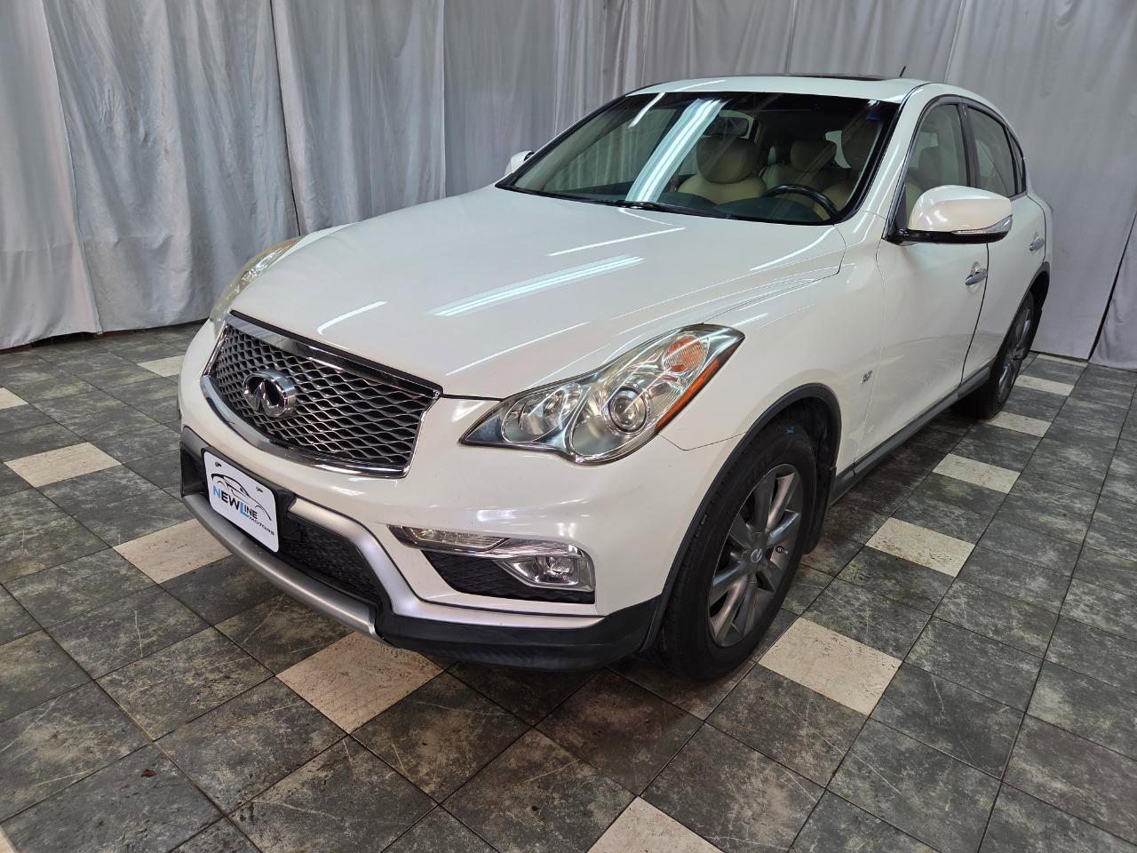 Used 2017 INFINITI QX50 AWD image 2