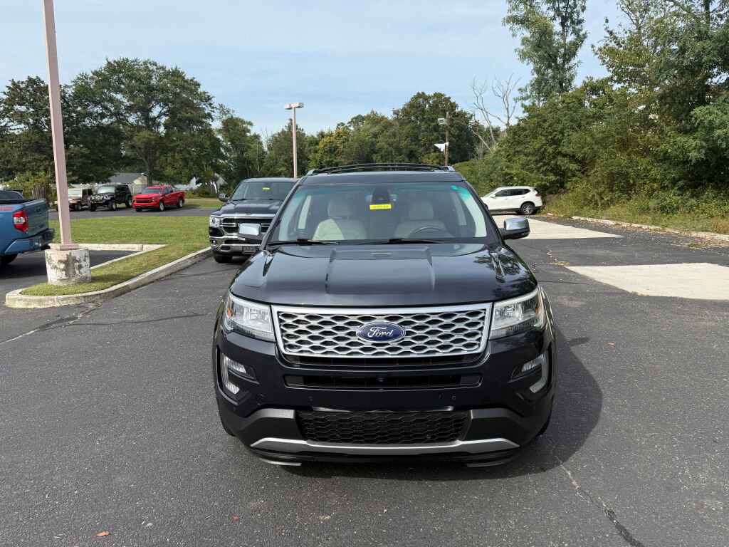 Used 2017 Ford Explorer Platinum image 2