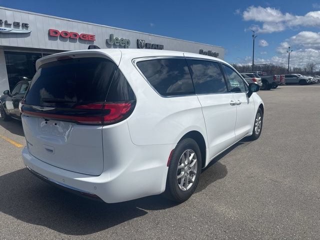 Used 2026 Chrysler Pacifica Select FWD image 6
