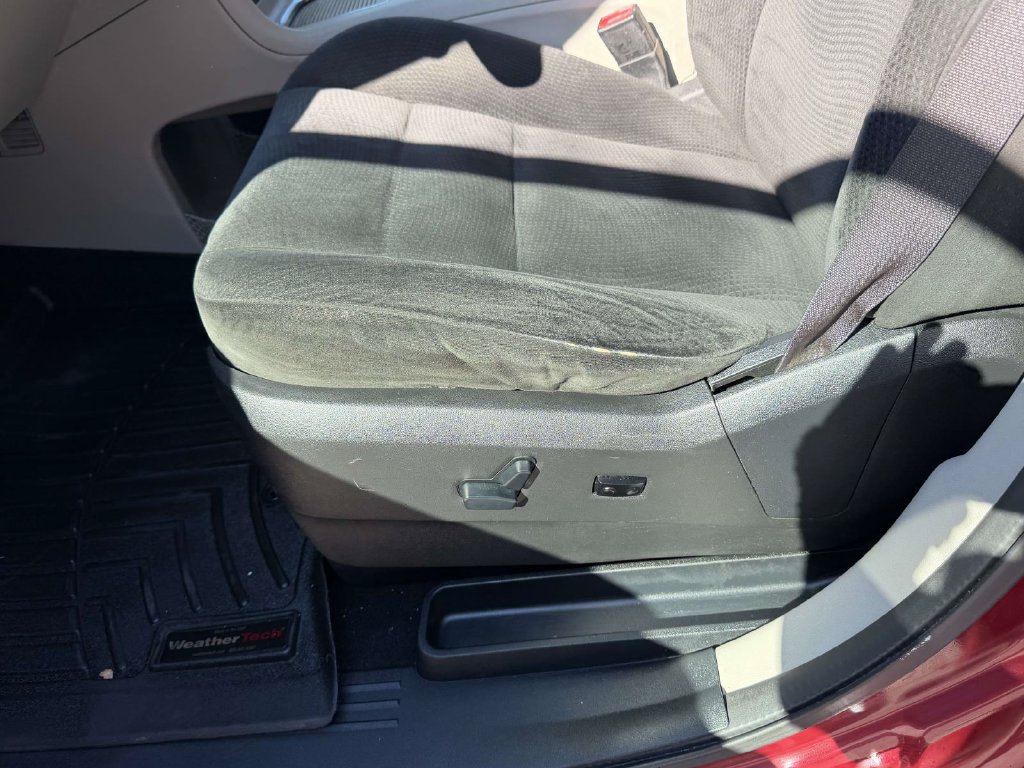 Used 2016 Dodge Grand Caravan SXT w/ UConnect Hands-Free Group FWD image 15