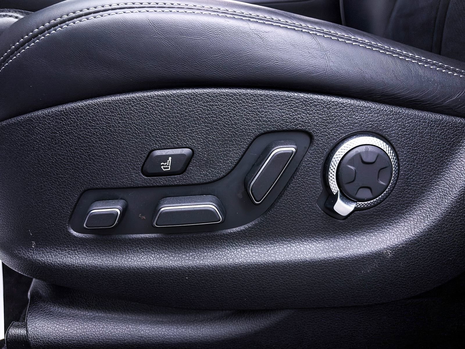 Used 2022 Genesis GV70 3.5T Sport w/ Sport Prestige Package AWD/4WD image 22