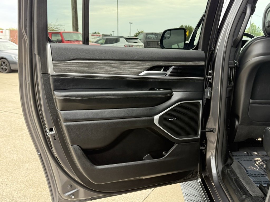 Used 2024 Jeep Wagoneer L Series II w/ Flexible Seating Group image 22