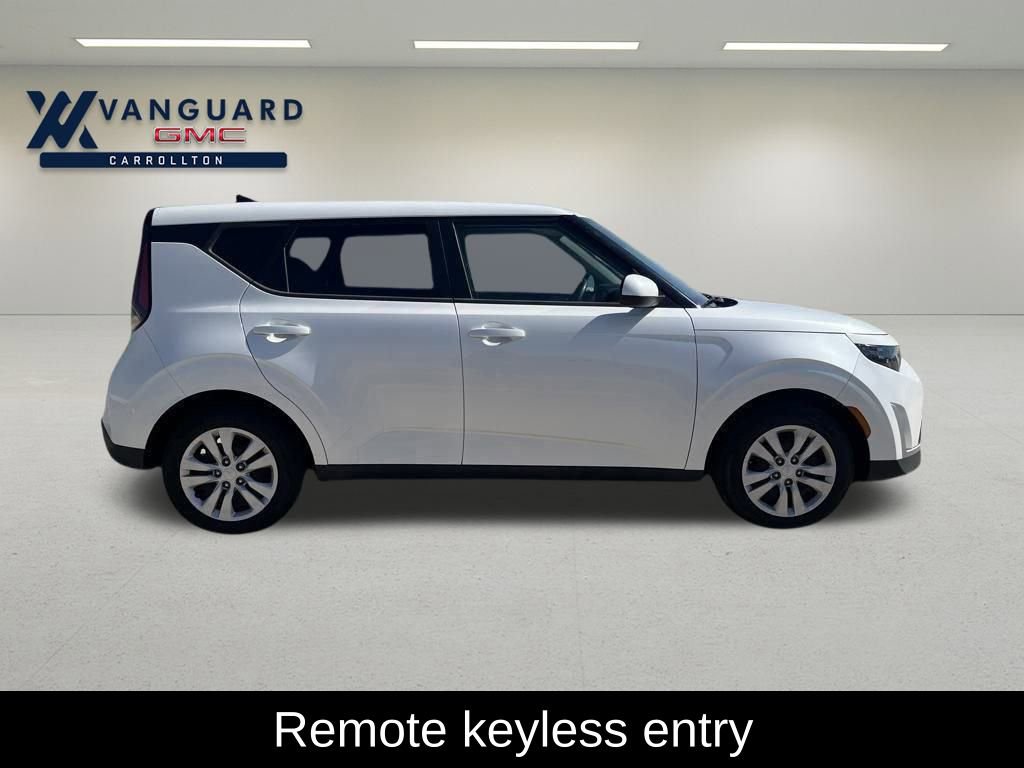 Used 2023 Kia Soul LX image 10