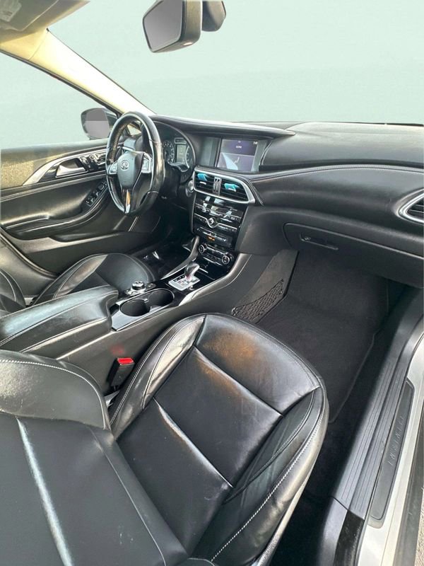 Used 2018 INFINITI QX30 Premium w/ Cargo Package image 13