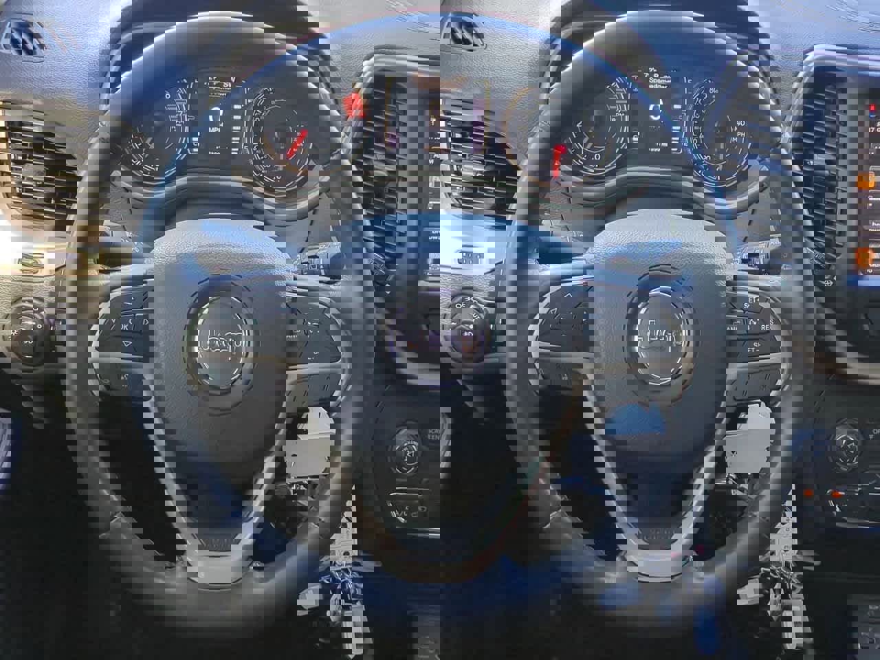 Used 2017 Jeep Cherokee Latitude image 22