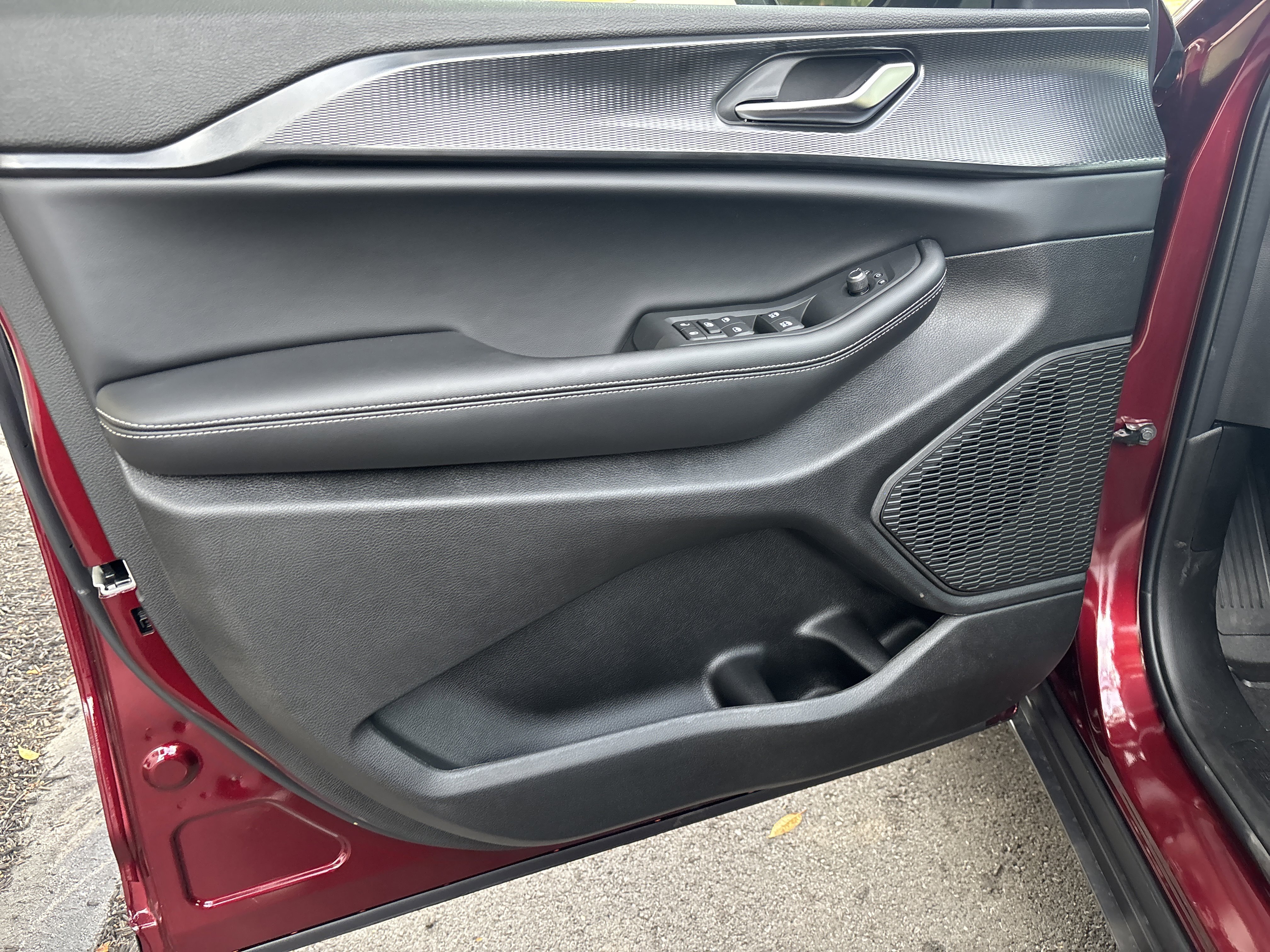 New 2025 Jeep Grand Cherokee Laredo X w/ Luxury Tech Group I image 15