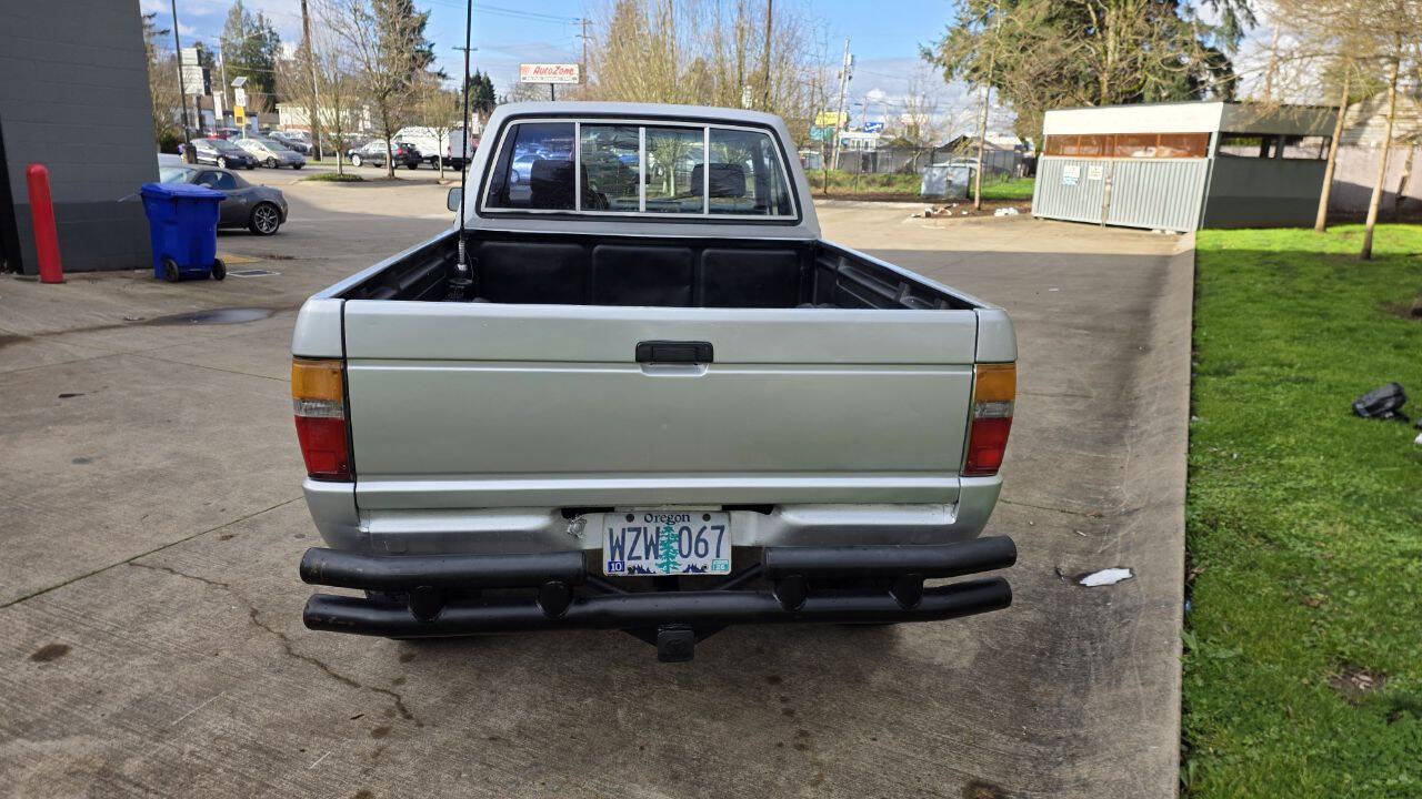 Used 1987 Toyota Pickup Deluxe AWD/4WD image 6