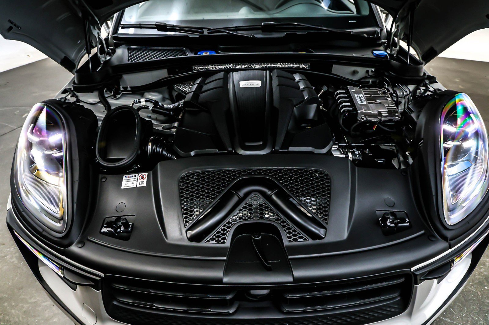 Used 2024 Porsche Macan S image 11