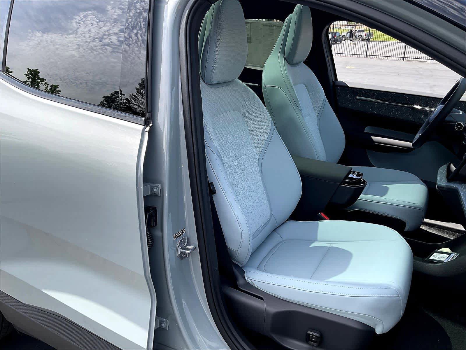 New 2026 Volvo EX30 Ultra w/ Climate Package image 31