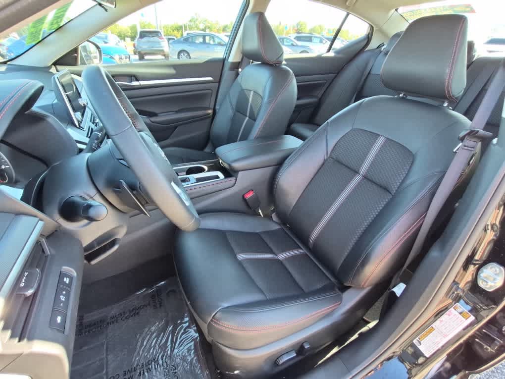 Used 2025 Nissan Altima 2.5 SR FWD image 9