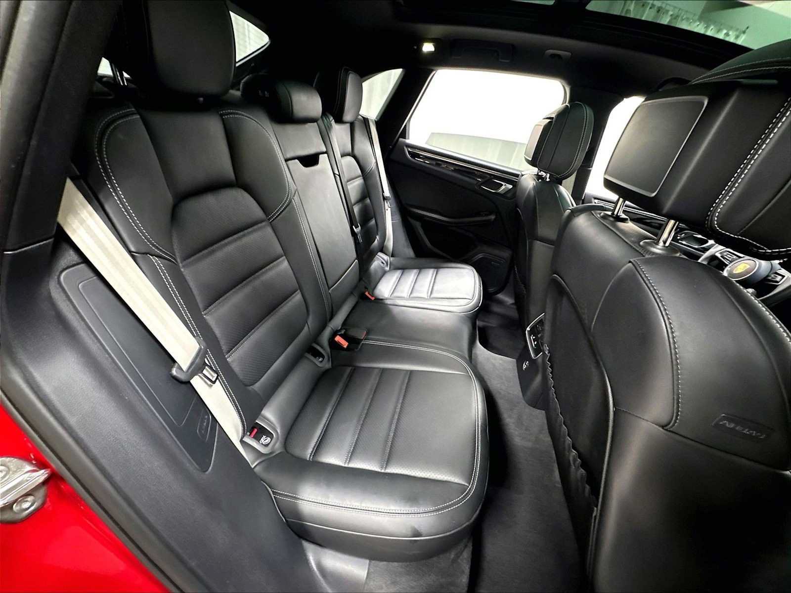 Used 2026 Porsche Macan S AWD/4WD image 32