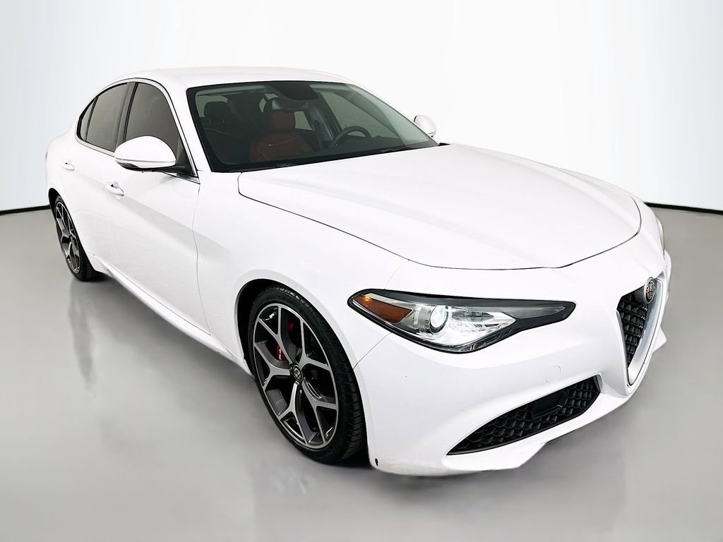 Used 2019 Alfa Romeo Giulia image 3
