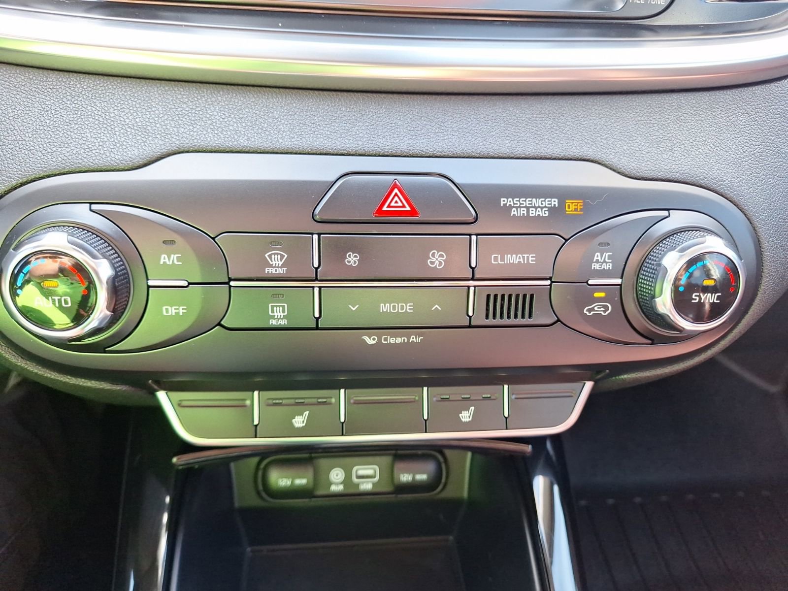 Used 2018 Kia Sorento SX image 28