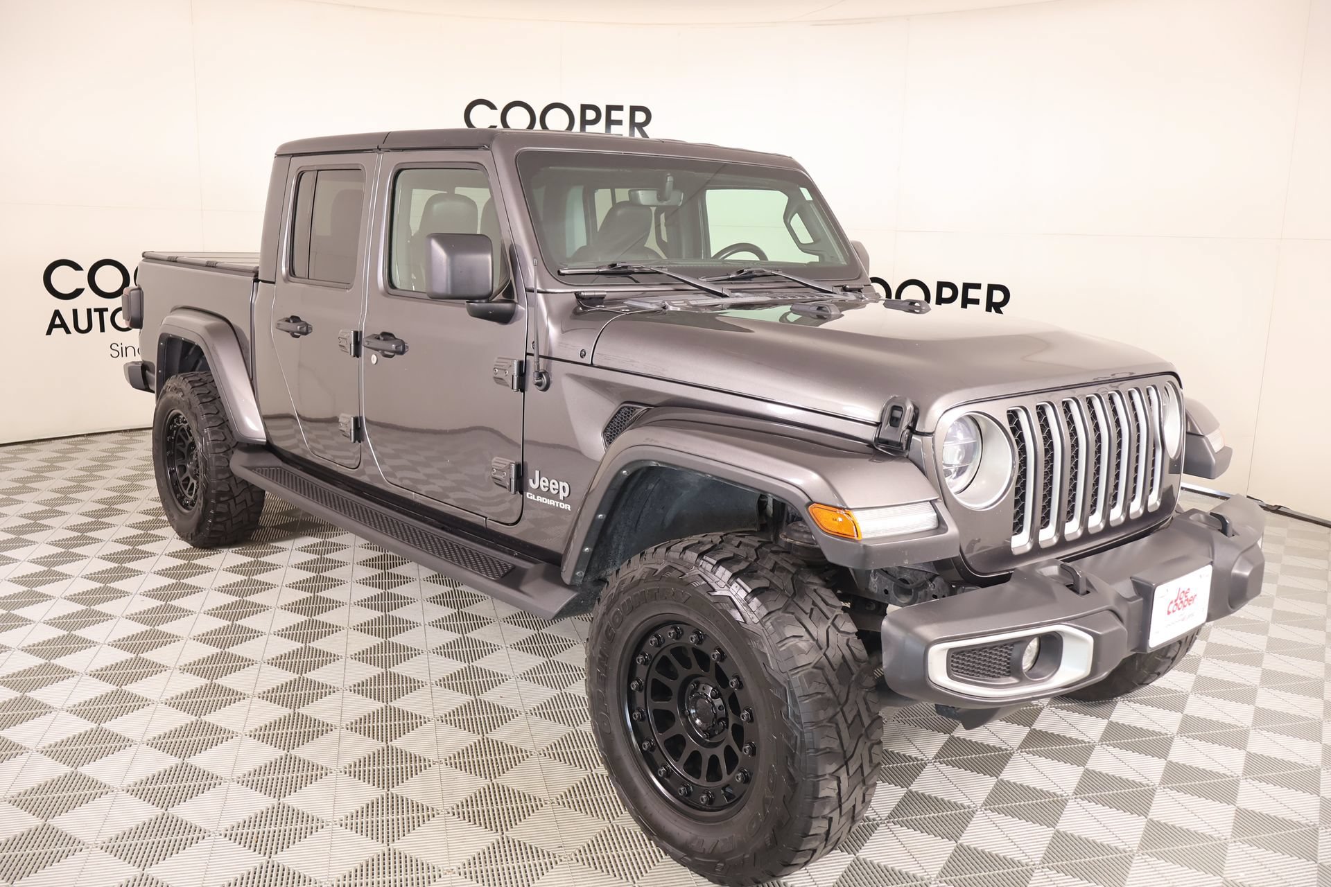 Used 2022 Jeep Gladiator Overland w/ Popular Equipment Package AWD/4WD image 1