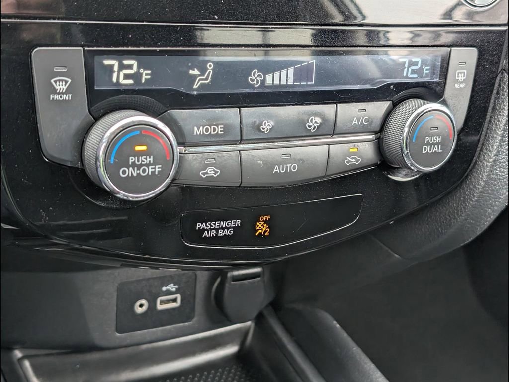 Used 2018 Nissan Rogue SV image 16
