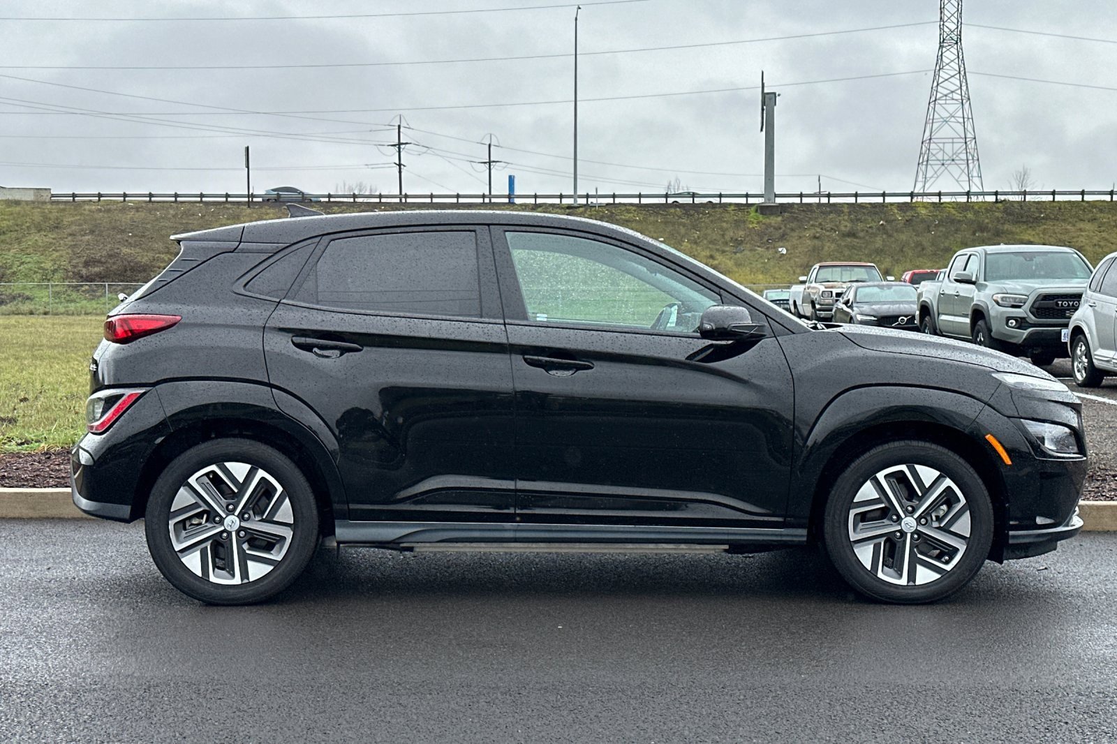 Used 2023 Hyundai Kona SE image 2