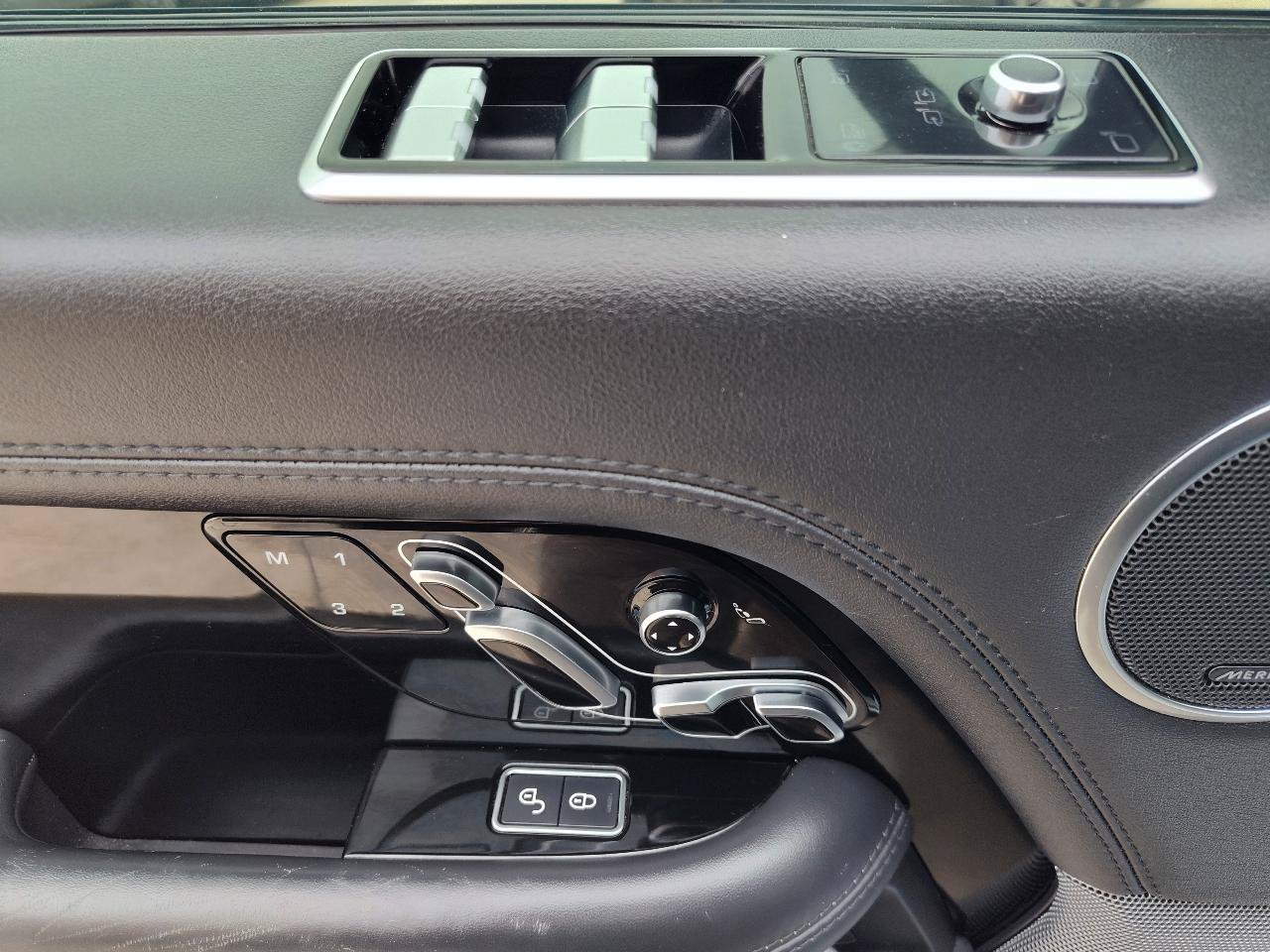 Used 2019 Land Rover Range Rover Supercharged AWD/4WD image 18