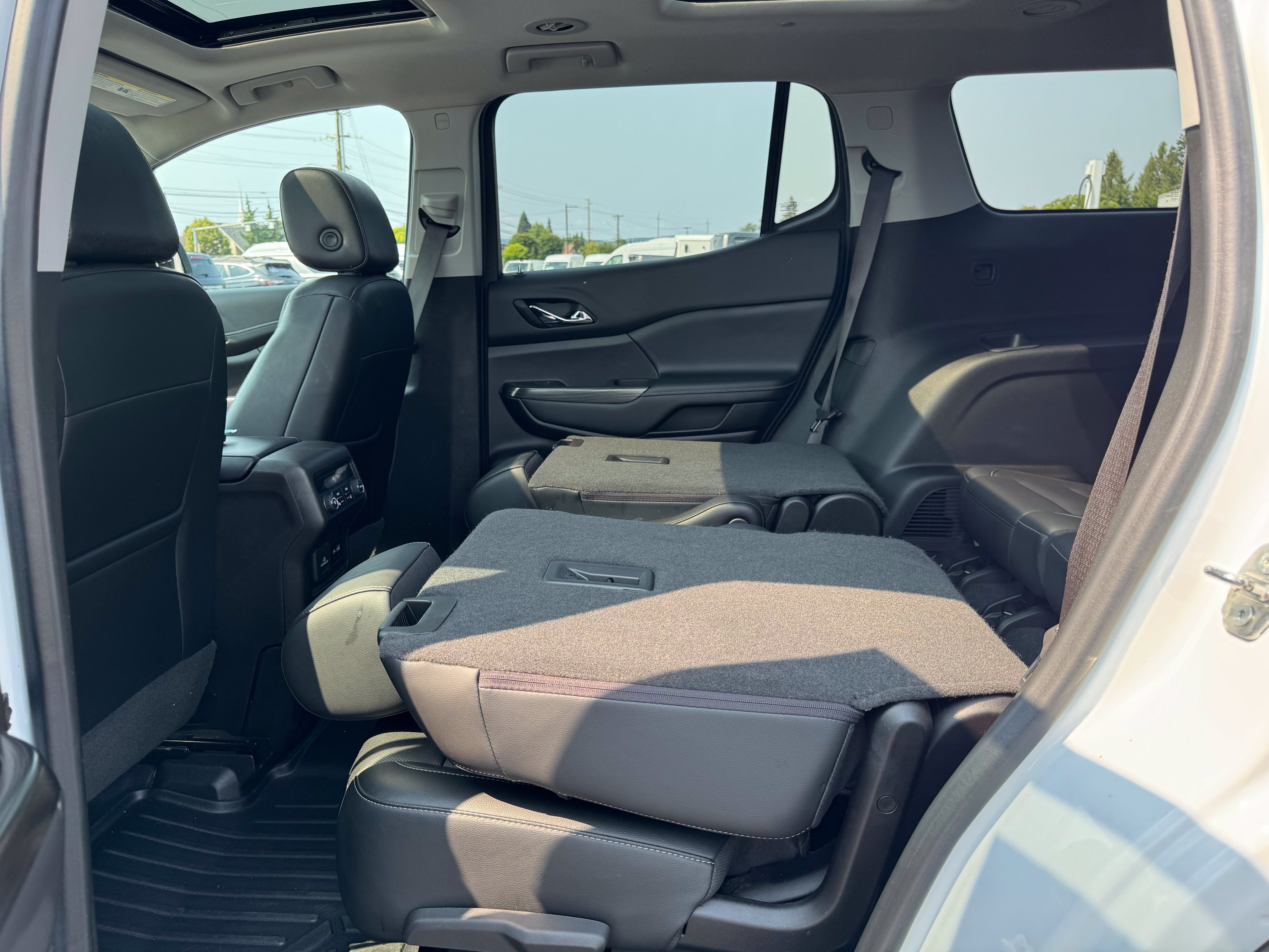 Used 2022 GMC Acadia SLT w/ Technology Package AWD/4WD image 29