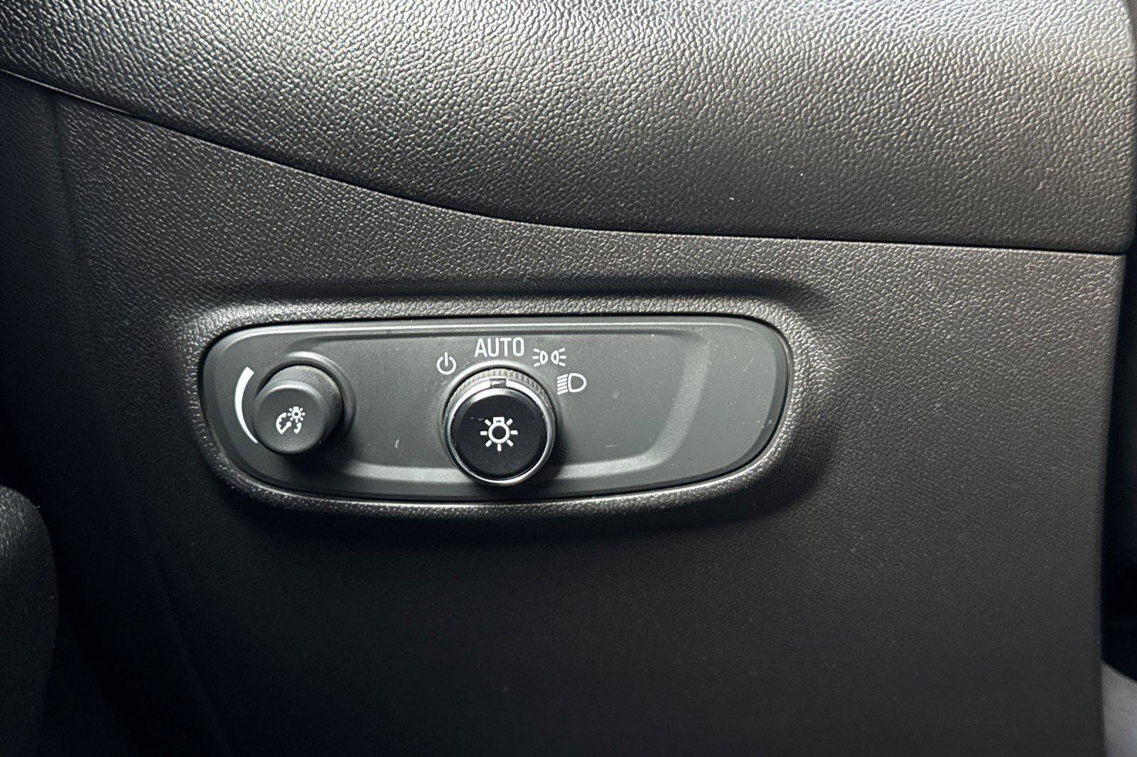 Used 2023 Chevrolet Equinox LT image 30