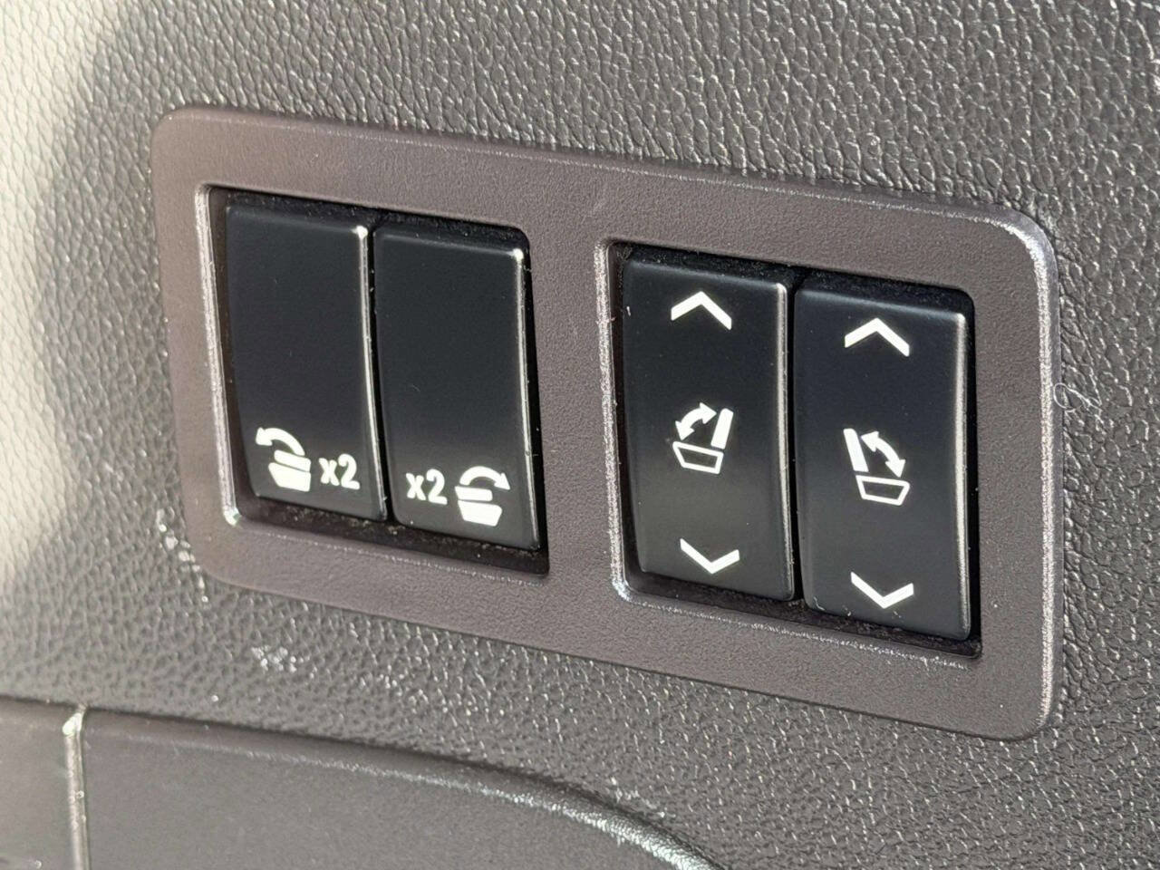 Used 2019 Chevrolet Suburban Premier w/ Premier Plus Edition image 10