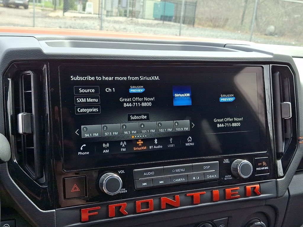 Used 2025 Nissan Frontier PRO-4X w/ Pro Convenience Package image 17