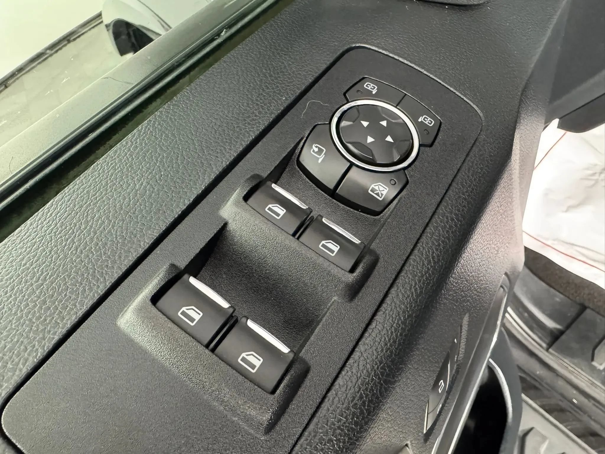 Used 2019 Ford F150 Lariat w/ Equipment Group 502A Luxury AWD/4WD image 39