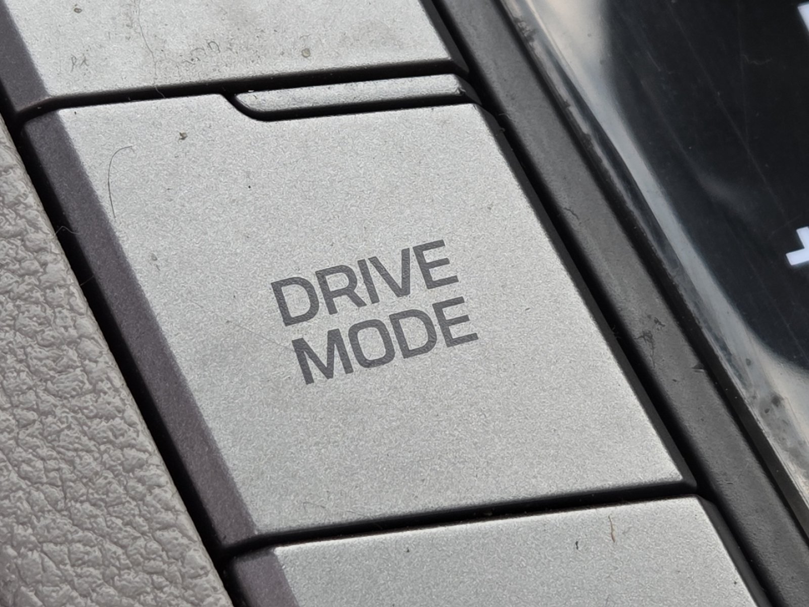 Used 2017 Hyundai Elantra SE FWD image 4