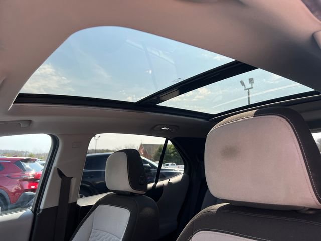 Used 2019 Chevrolet Equinox LT w/ Sun & Navigation Package image 18