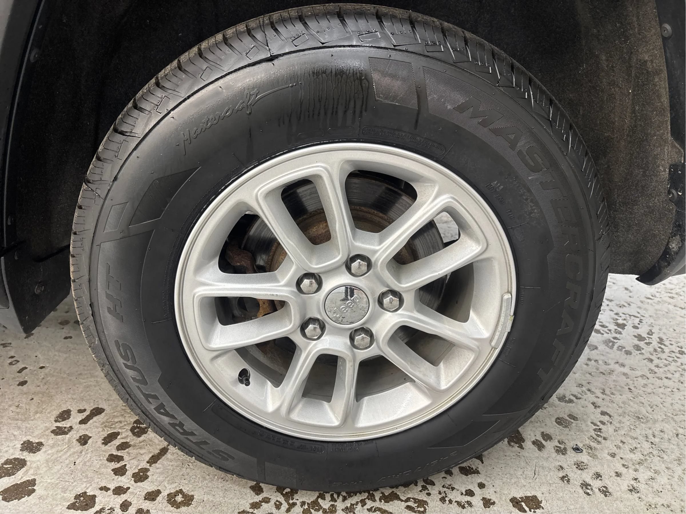 Used 2018 Jeep Grand Cherokee Laredo AWD/4WD image 28
