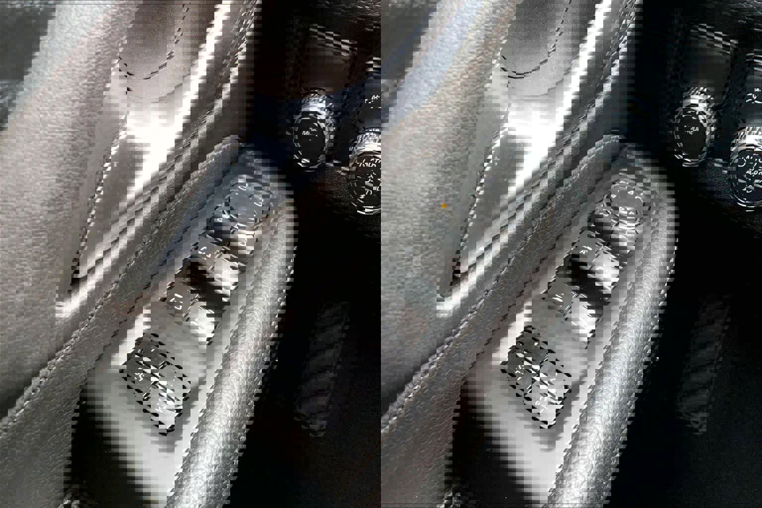 Used 2022 GMC Yukon Denali w/ Denali Premium Package image 36