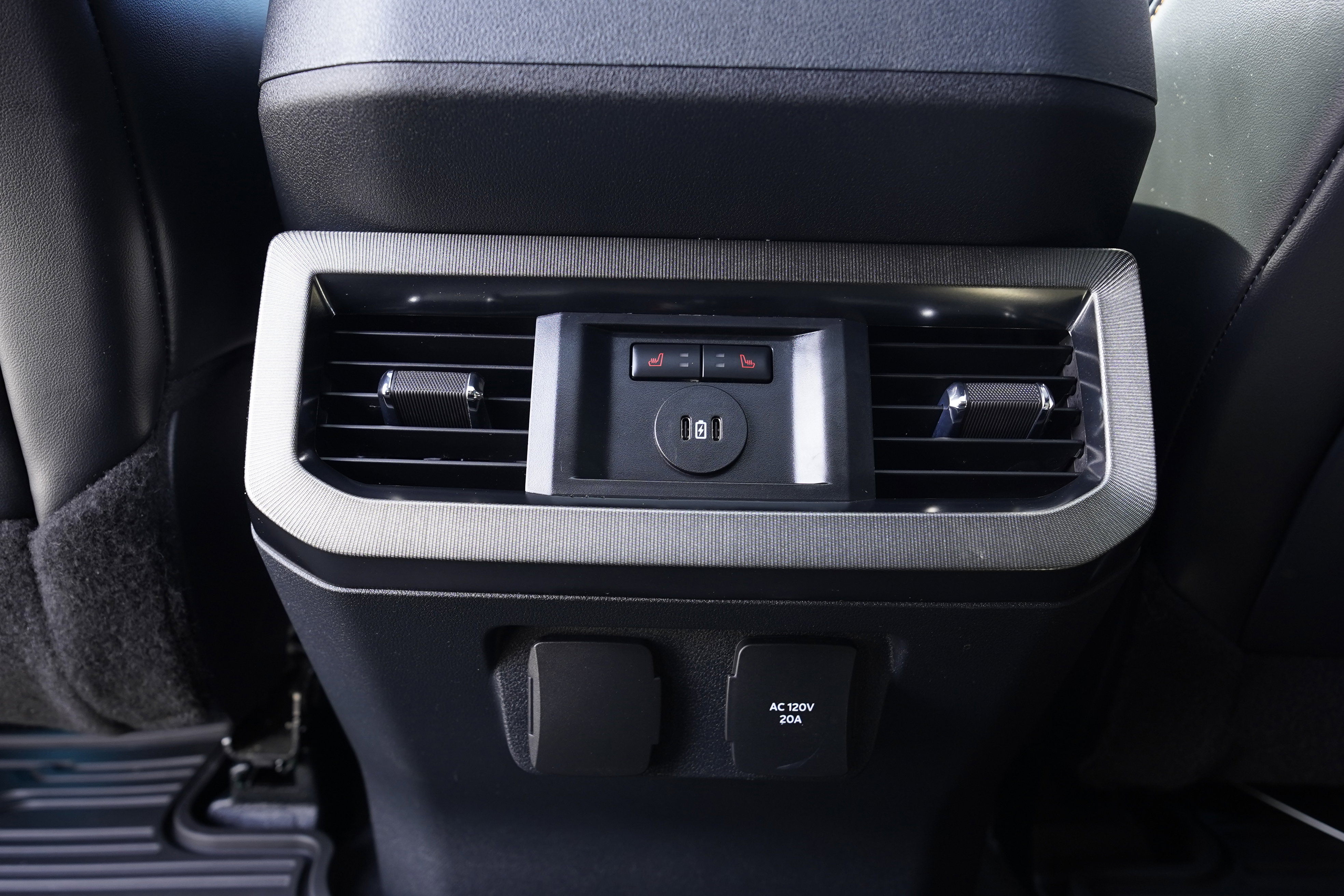 Used 2024 Ford F250 Platinum image 14