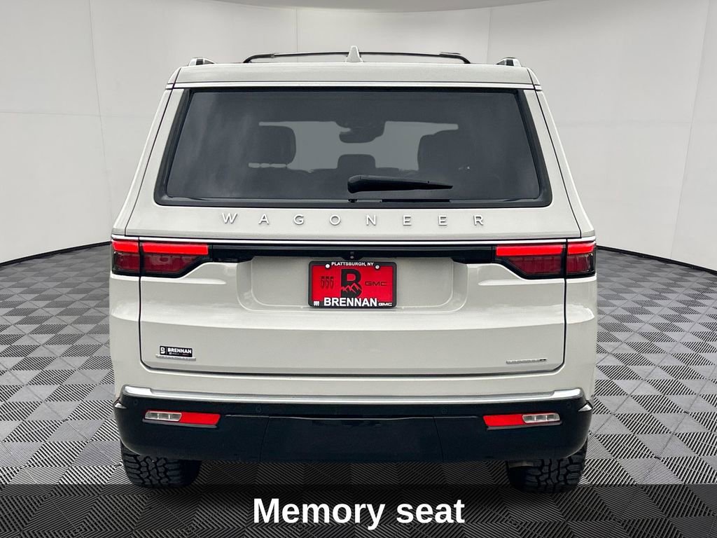Used 2022 Jeep Wagoneer Series II AWD/4WD image 5