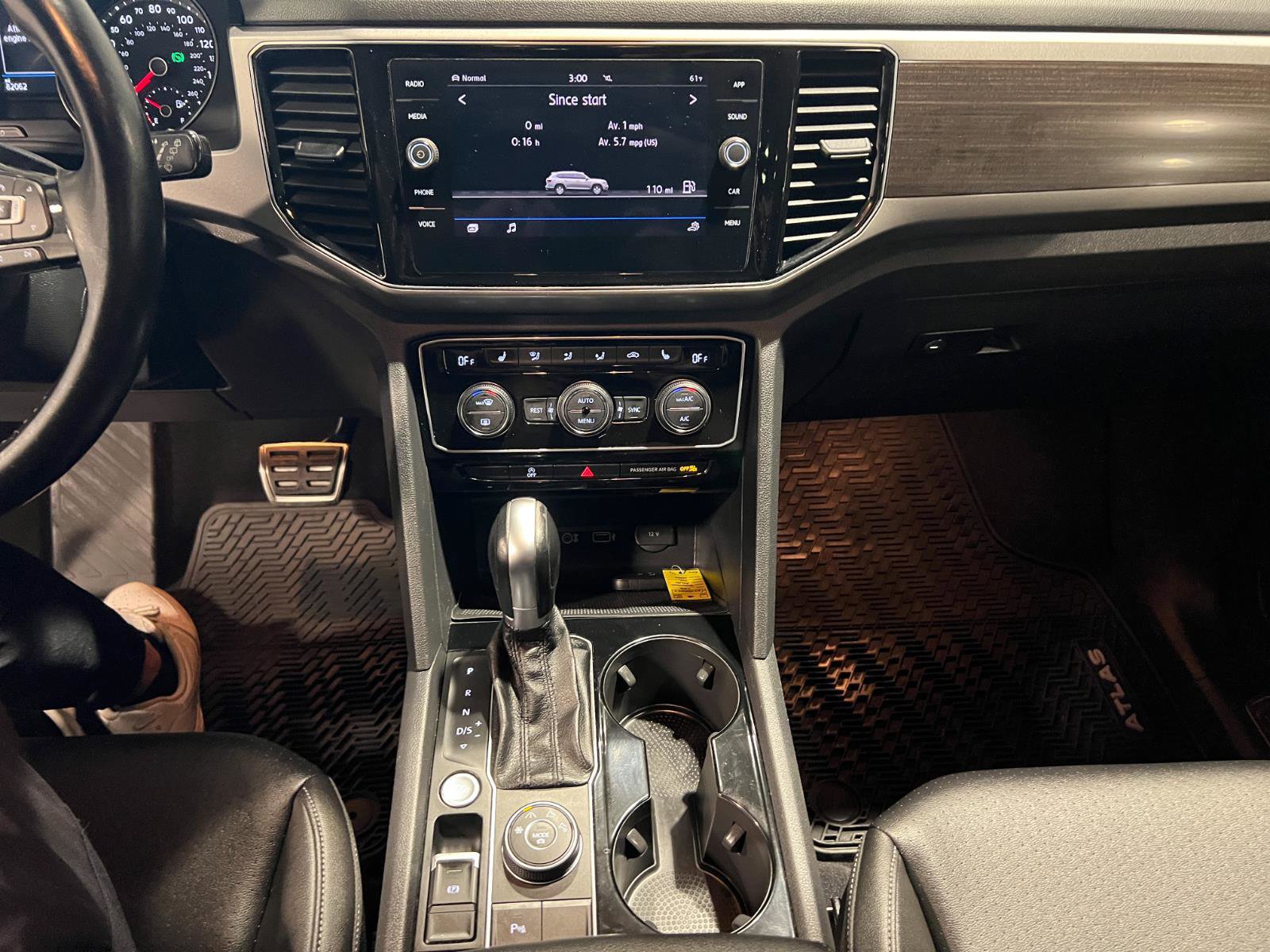 Used 2018 Volkswagen Atlas SEL w/ R-Line Package image 16