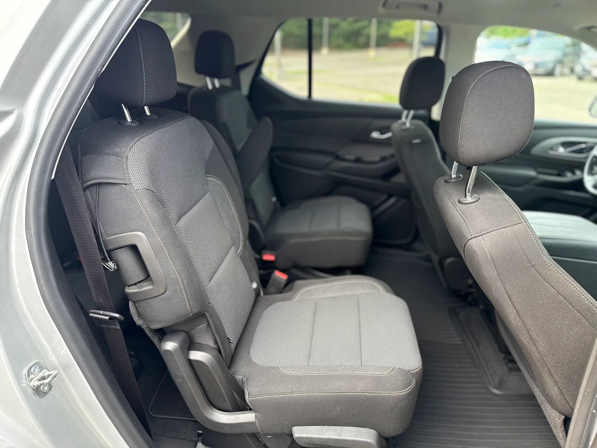 Used 2020 Chevrolet Traverse LT FWD image 17