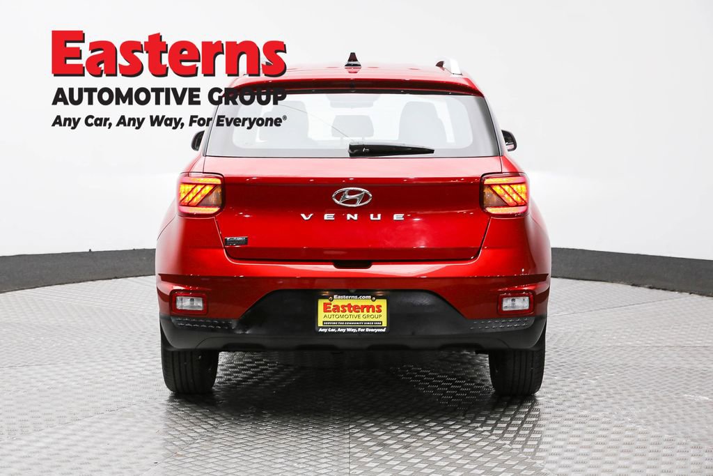 Used 2022 Hyundai Venue Limited image 6