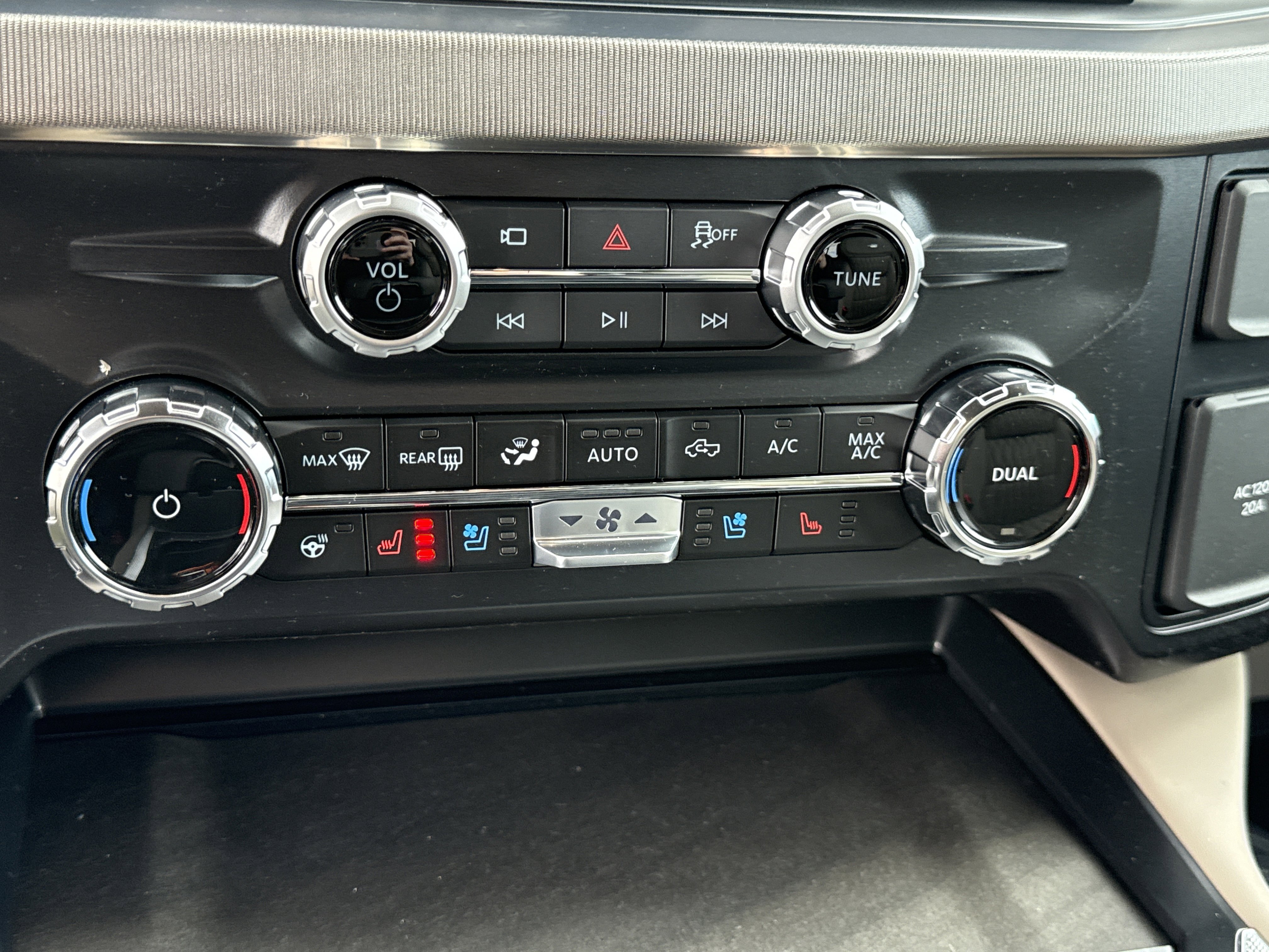 New 2026 Ford F350 Platinum w/ Platinum Plus Package image 23