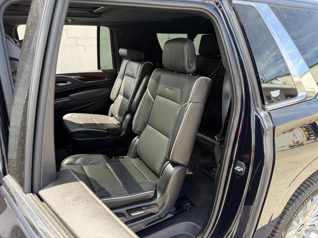 Used 2022 Cadillac Escalade ESV Premium Luxury AWD/4WD image 23