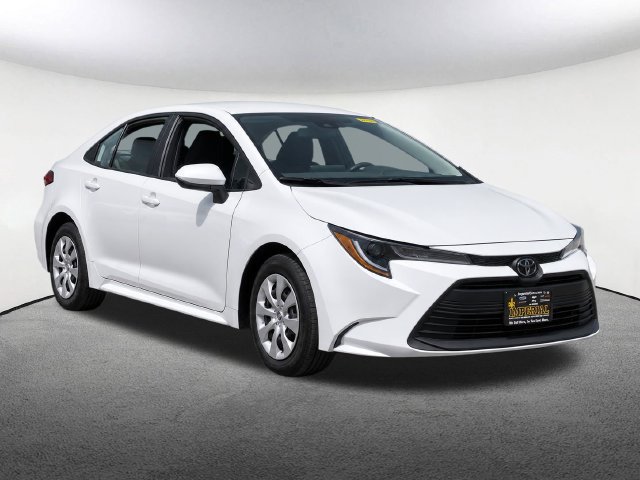Used 2025 Toyota Corolla LE FWD image 2