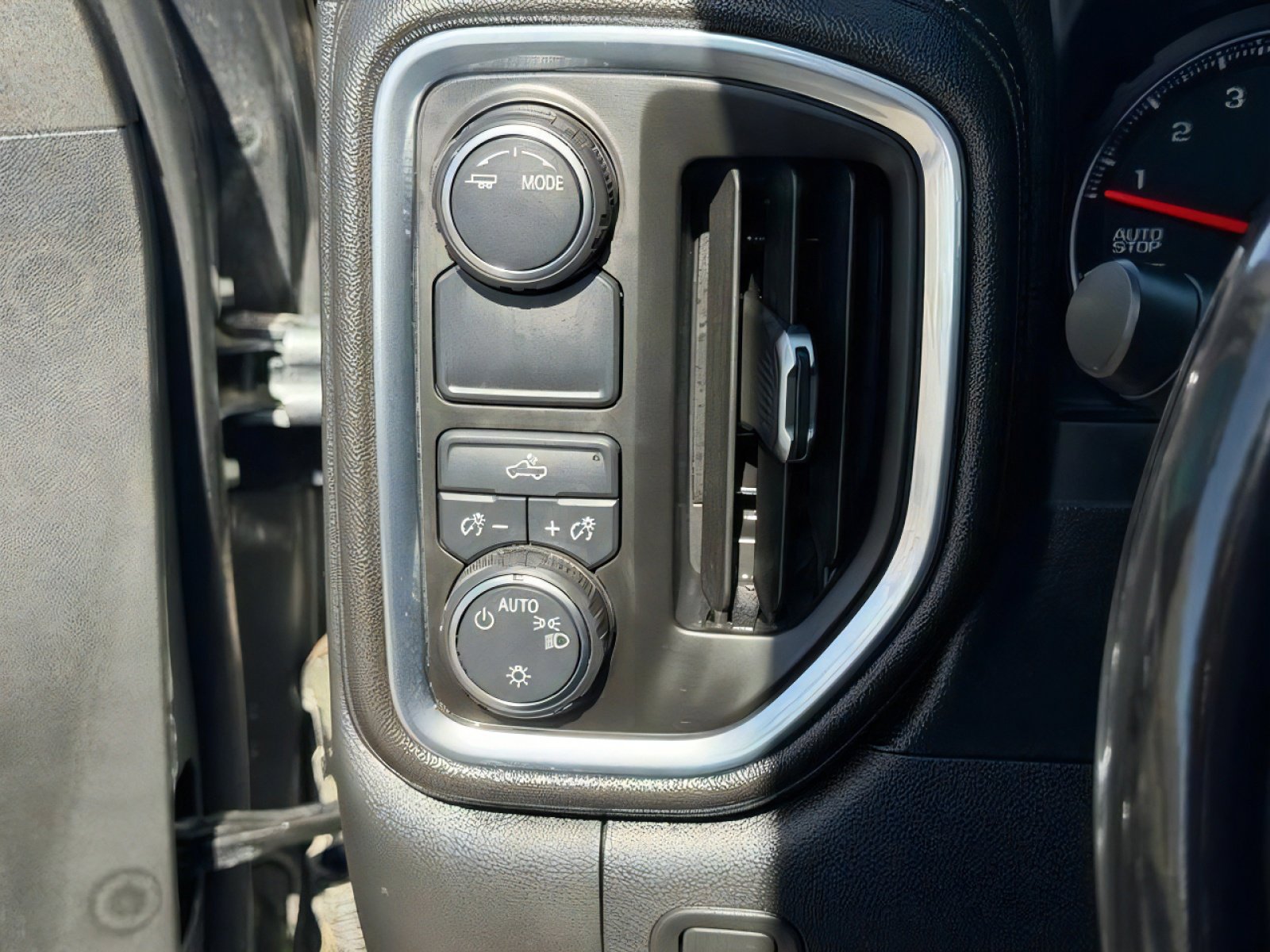 Used 2021 Chevrolet Silverado 1500 LT RWD image 18