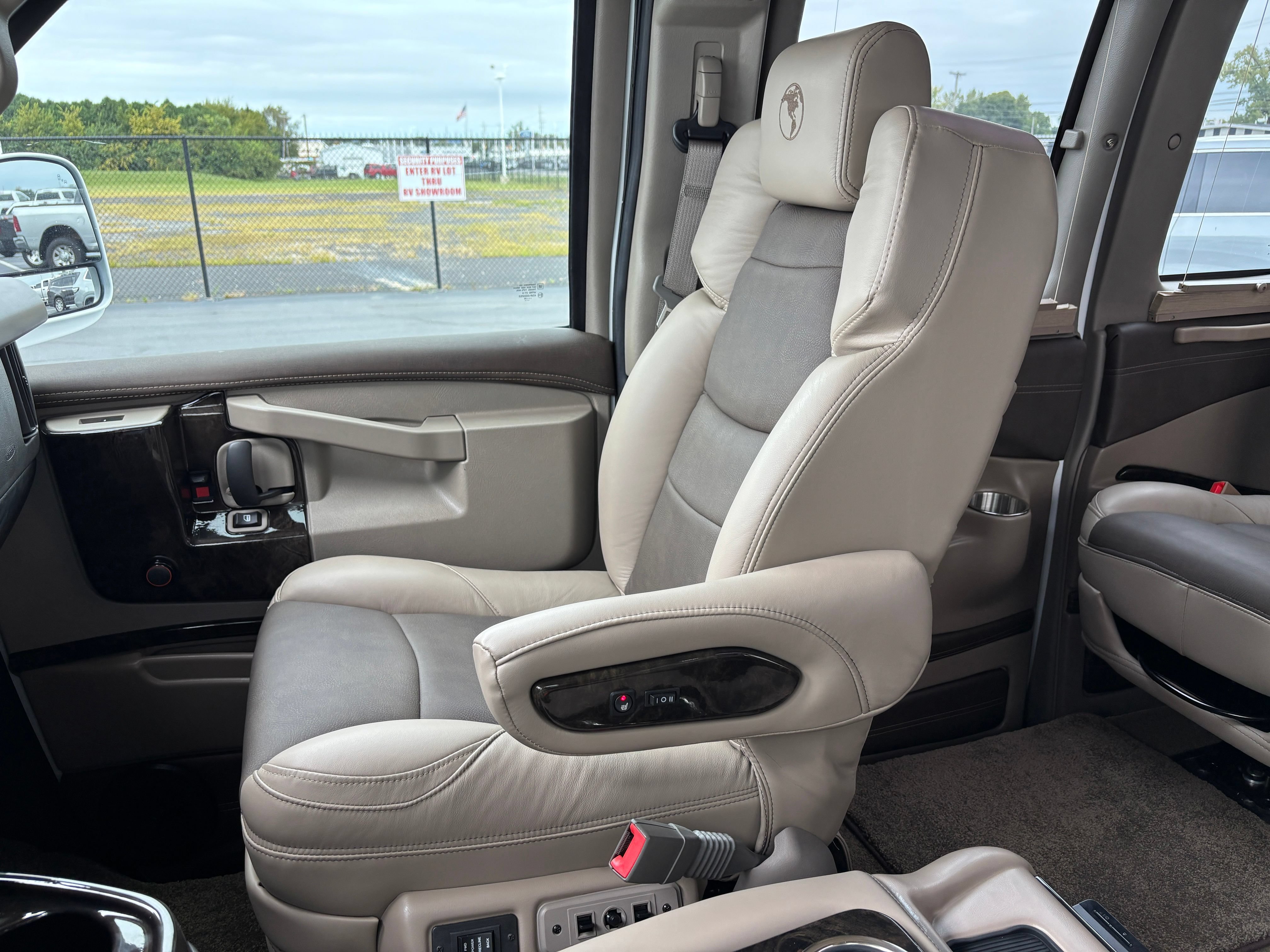 New 2026 GMC Savana 2500 w/ Driver Convenience Package RWD image 39