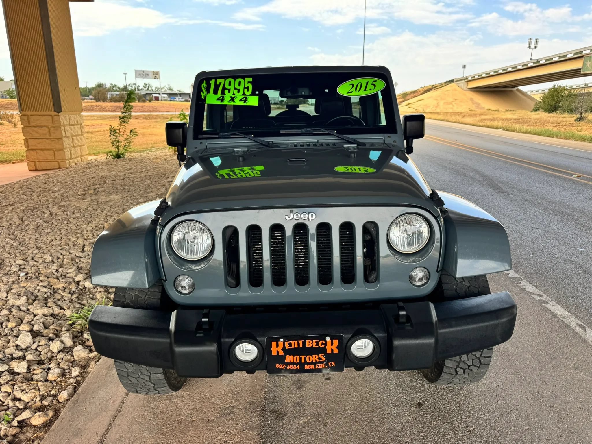 Used 2015 Jeep Wrangler Unlimited Sahara w/ Dual Top Group AWD/4WD image 8