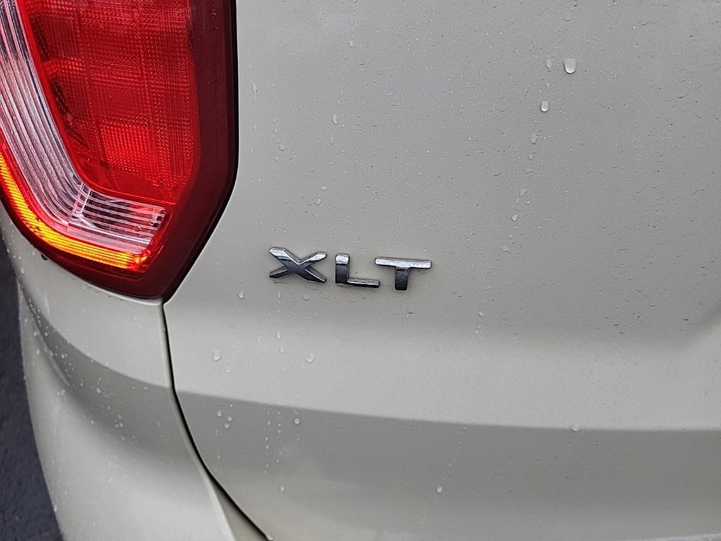 Used 2018 Ford Explorer XLT w/ Equipment Group 202A AWD/4WD image 5