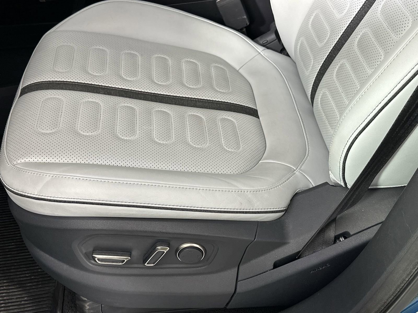 Used 2023 Rivian R1T Adventure AWD/4WD image 12