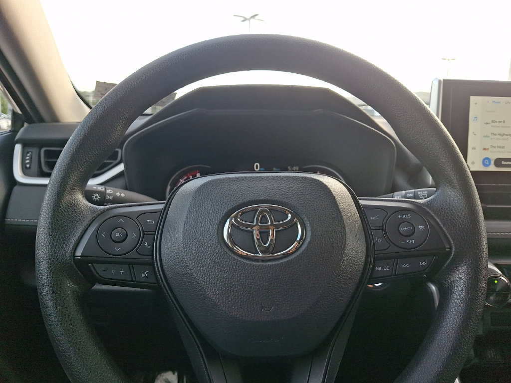Used 2025 Toyota RAV4 XLE AWD/4WD image 18