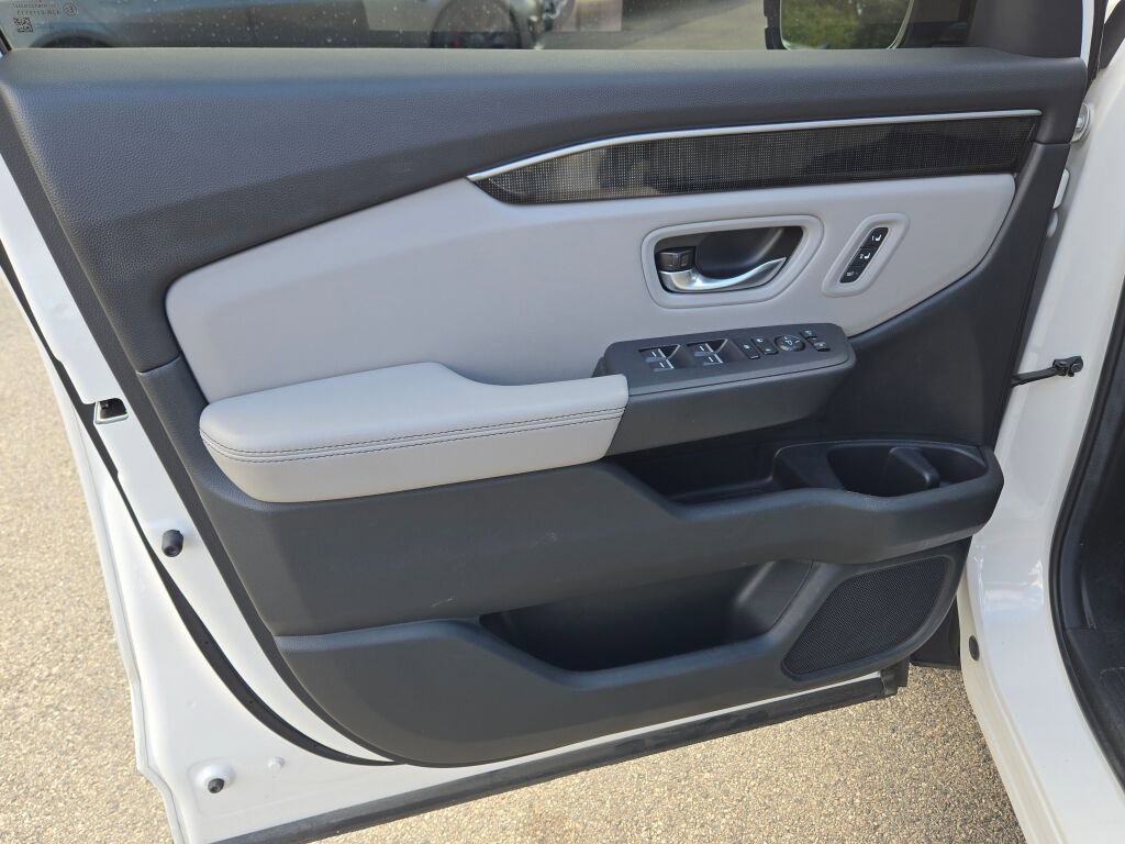 Used 2025 Honda Pilot Elite image 30