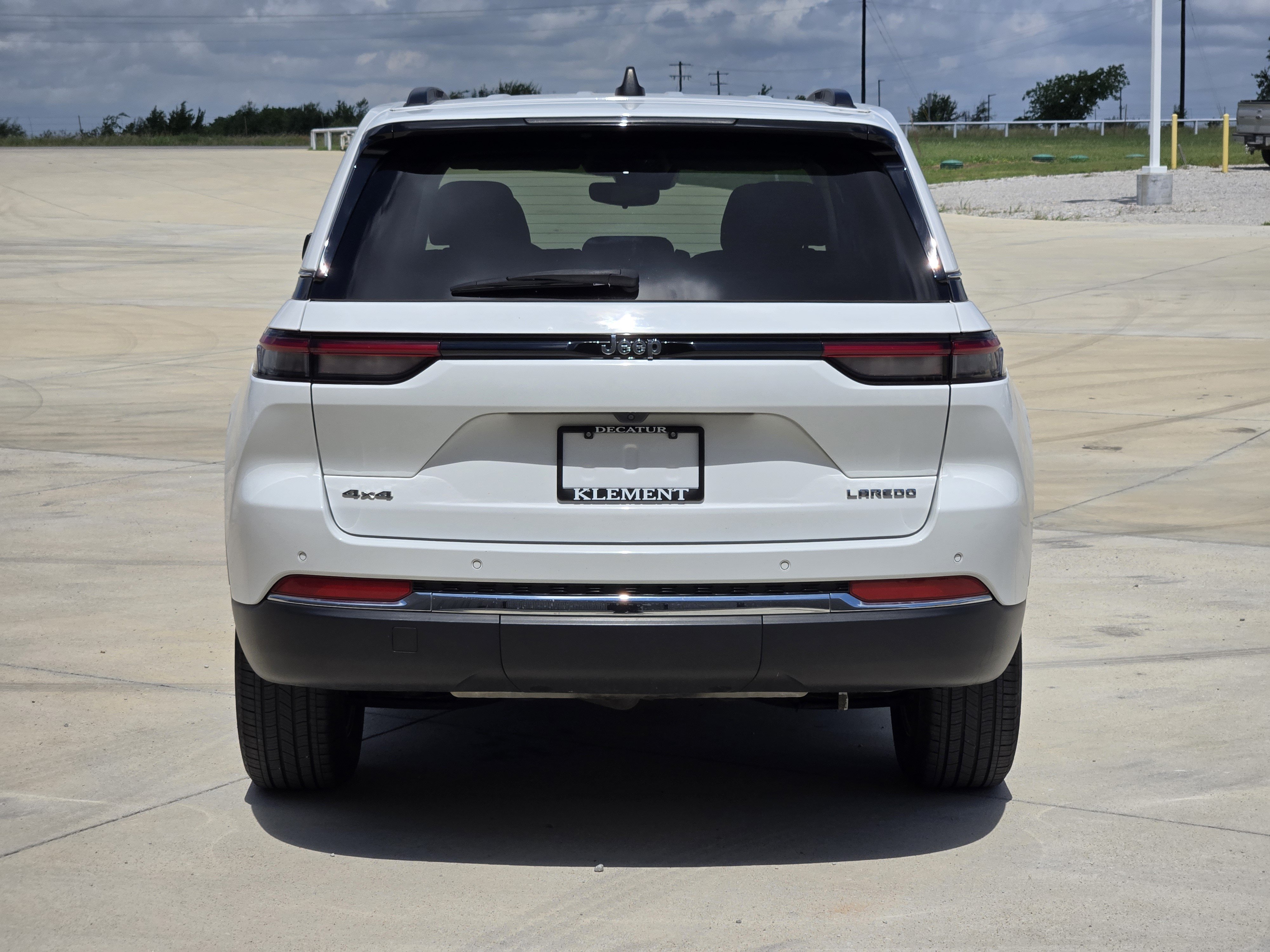 Used 2023 Jeep Grand Cherokee Laredo w/ Luxury Tech Group I AWD/4WD image 7