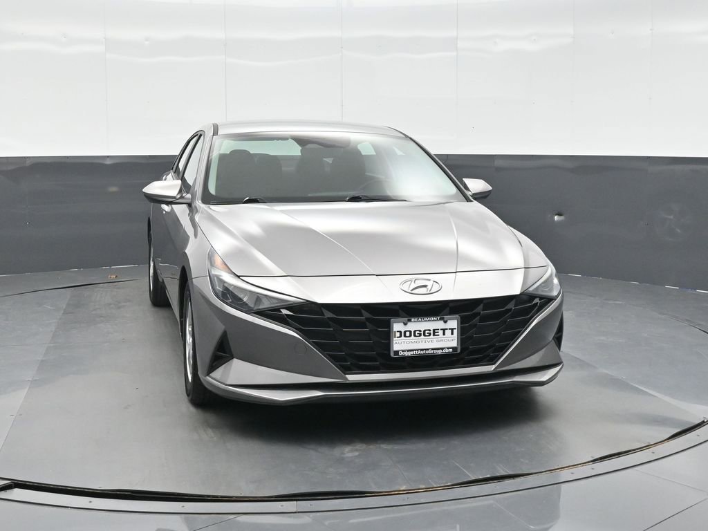 Used 2023 Hyundai Elantra SE w/ Preferred Accessory Package image 11