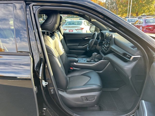Used 2021 Toyota Highlander XSE image 18