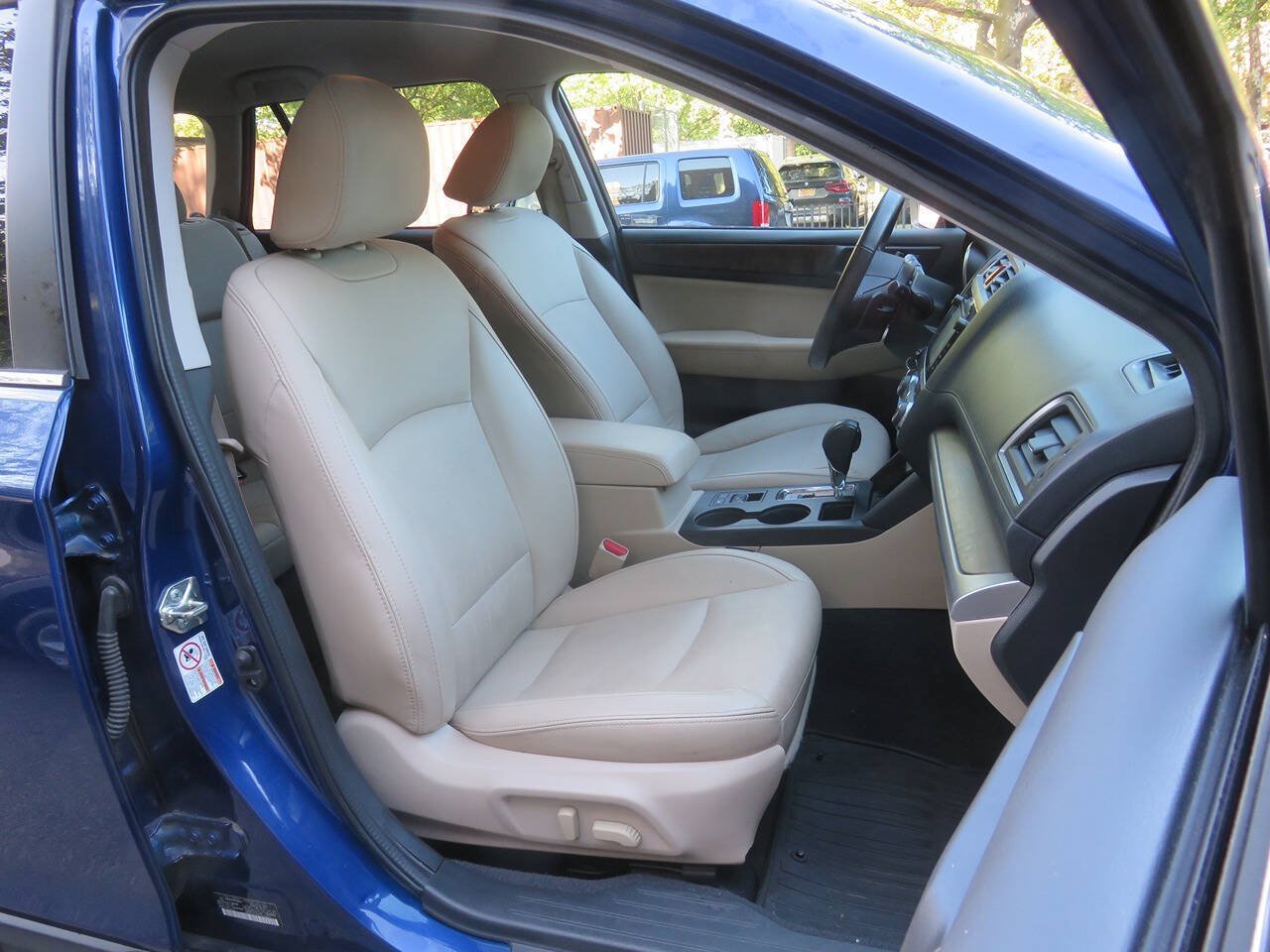 Used 2015 Subaru Outback 2.5i Limited AWD/4WD image 11